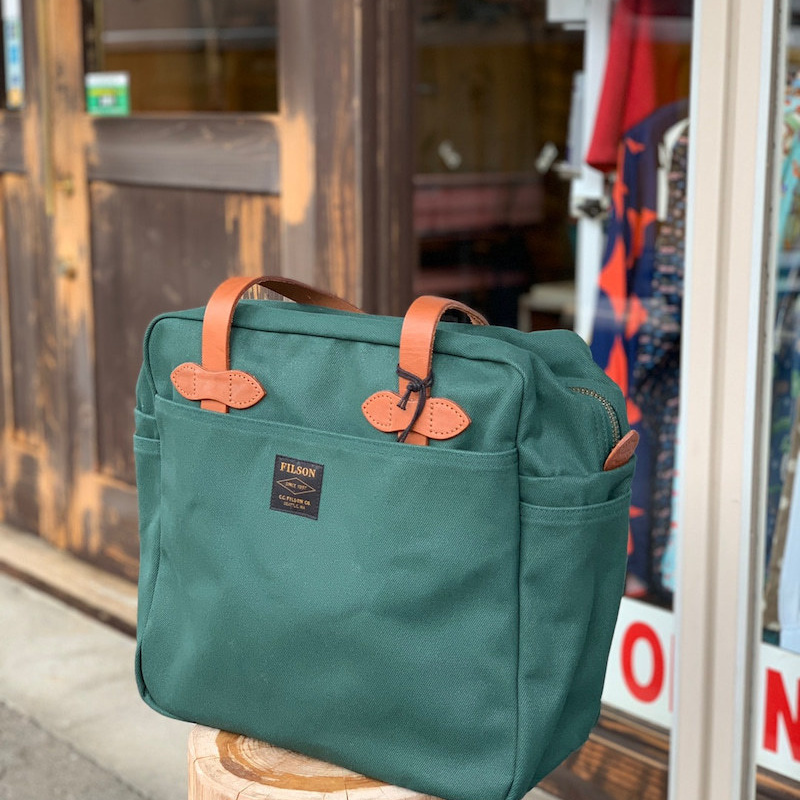 本格アウトドアブランド、フィルソン(Filson)の定番トートバッグです。