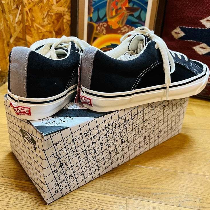 国内未発売のVANSです。