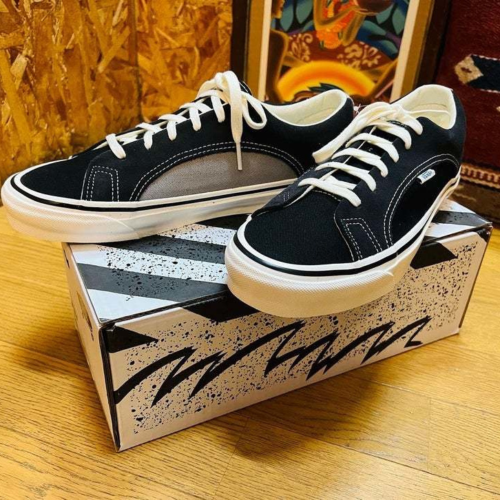 国内未発売のVANSです。