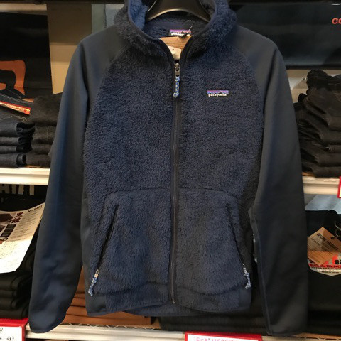 本格アウトドアブランド、パタゴニア(Patagonia)のフリースジャケットです。