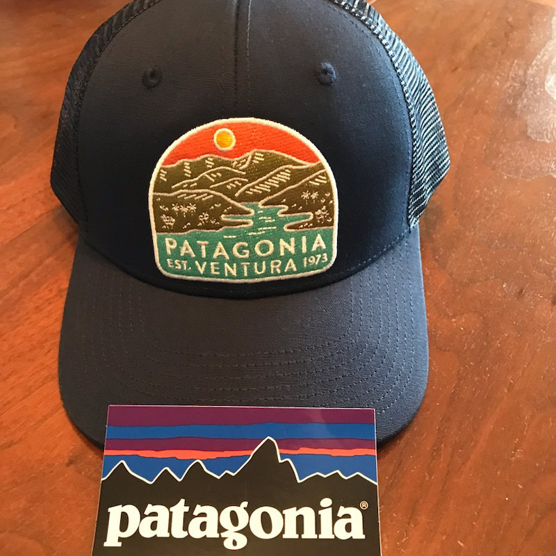 本格アウトドアブランド、パタゴニア(Patagonia)の本店限定メッシュCAPです。