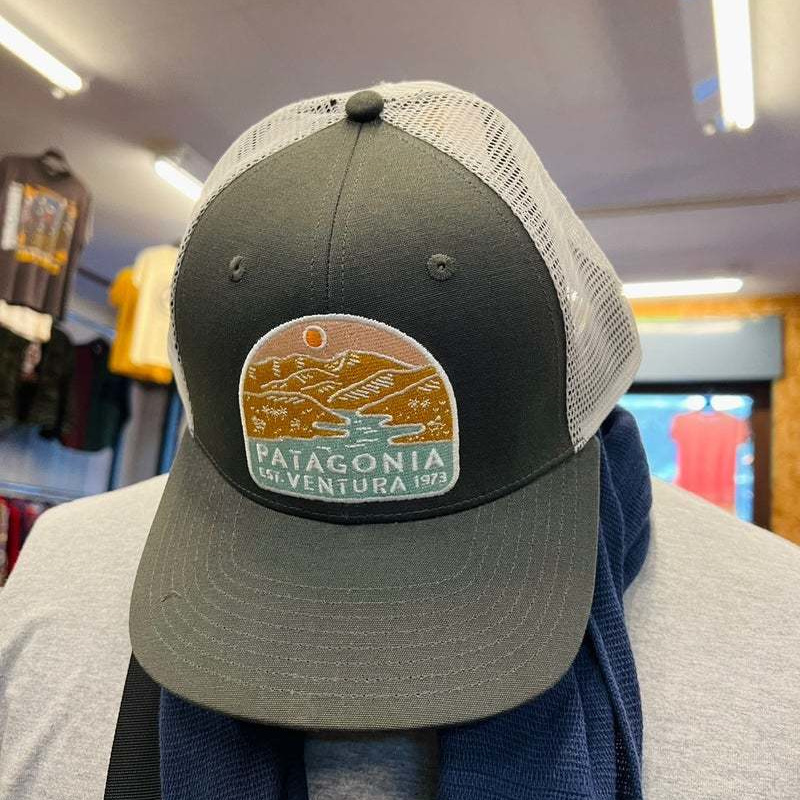 本格アウトドアブランド、パタゴニア(Patagonia)の本店限定メッシュCAPです。