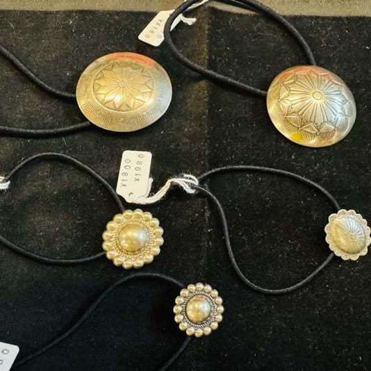 人気のコンチョのヘアゴムです。