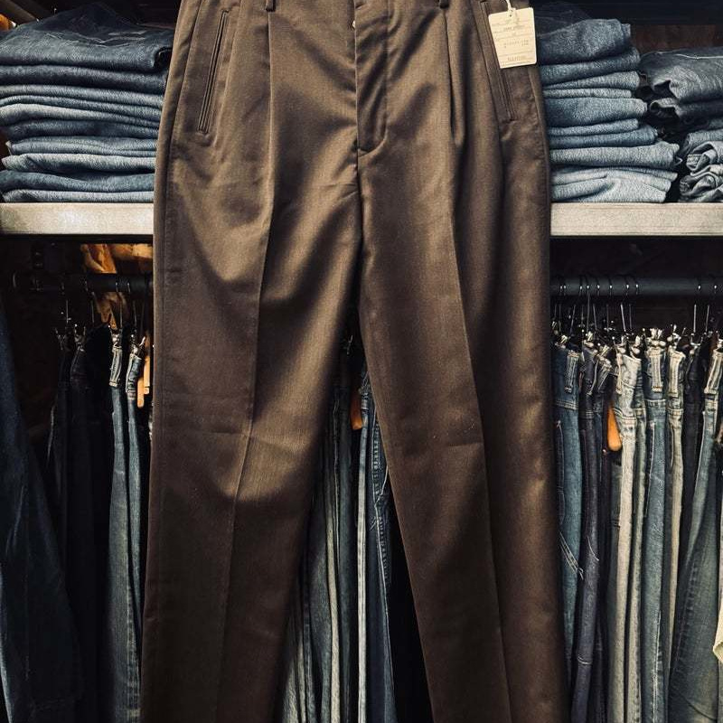 人気ブランド、DryBonesのスラックスです。