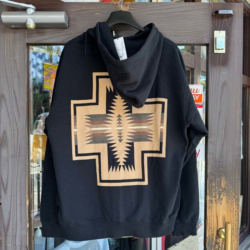 人気のパーカです。