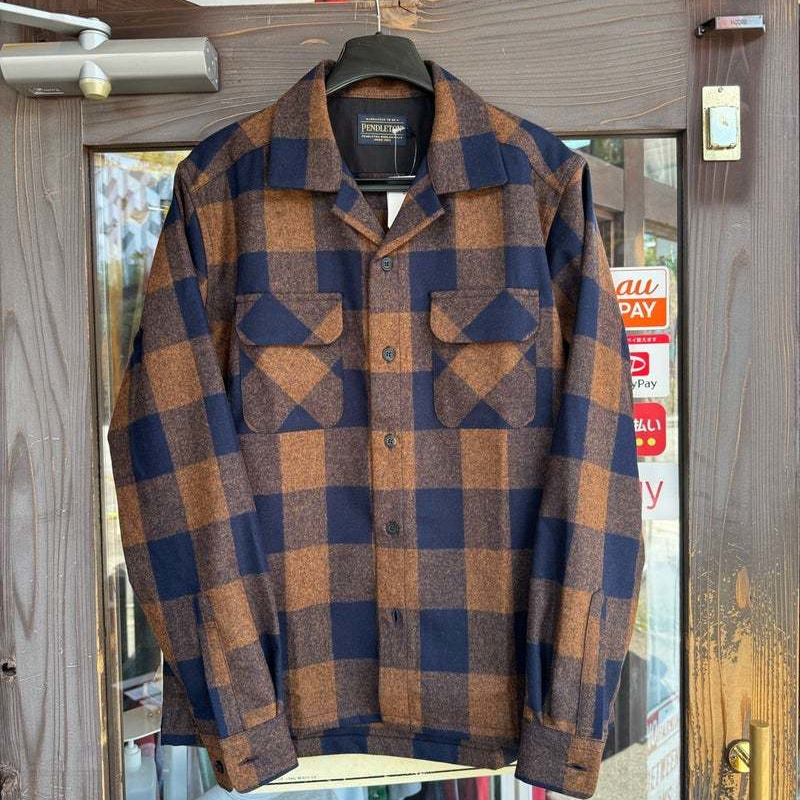 人気のチェックシャツです。