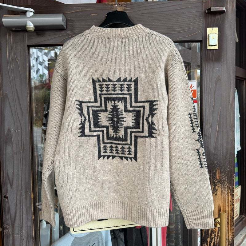 人気のニットです。