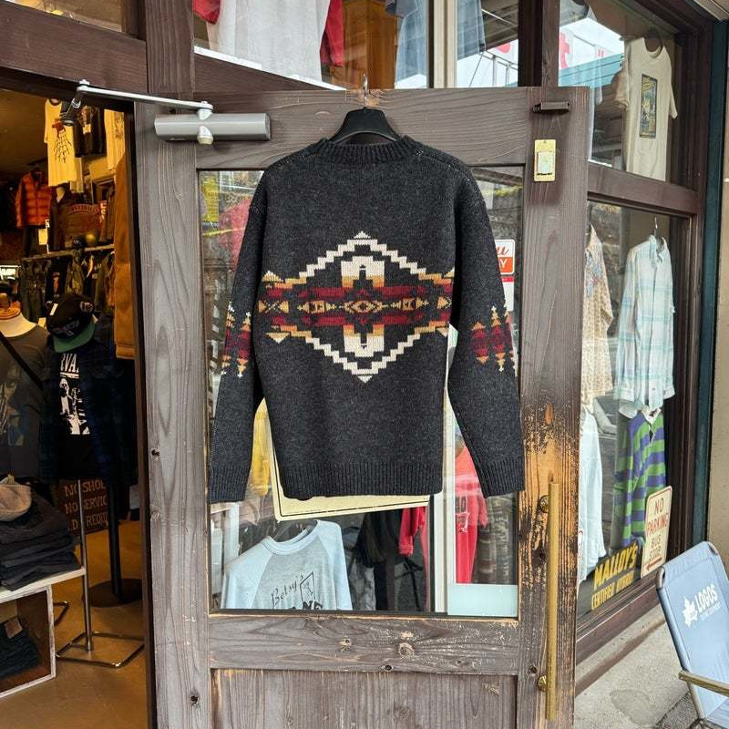 人気のニットです。