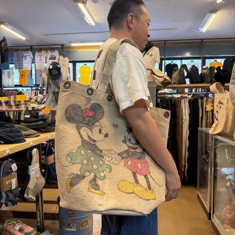 ヴィンテージ・古着・アメカジ専門店のヤード・ウェアハウスがお届けする、可愛いバッグです。