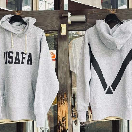 人気のパーカです。