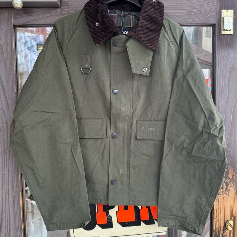 人気の刺繍ジャケットです。