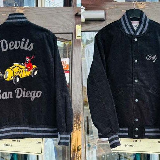 人気の刺繍ジャケットです。