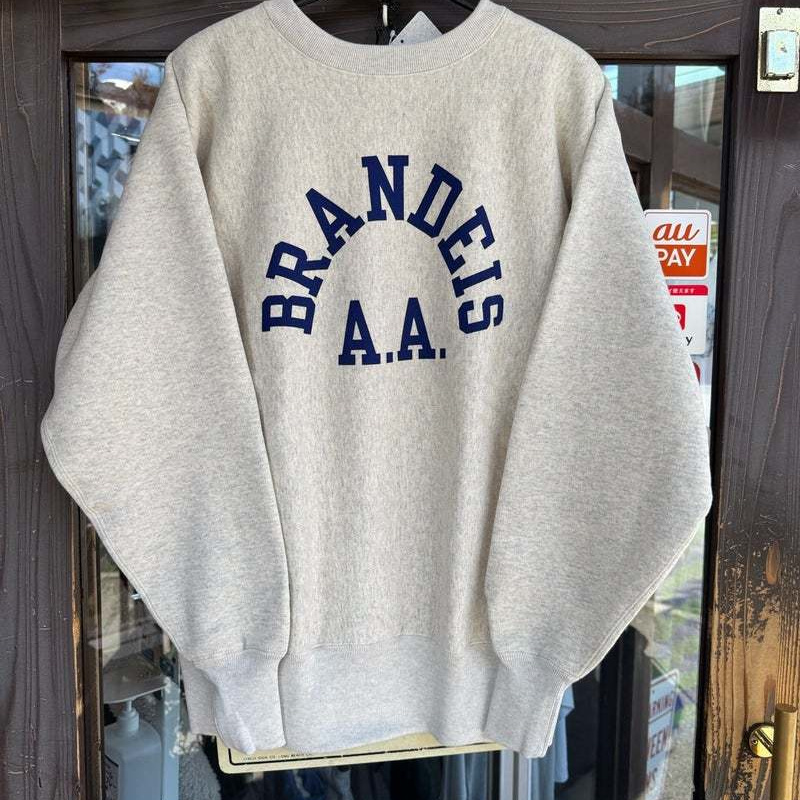 定番アメカジブランド、Champion チャンピオンの超限定リバースウィーブスウェットです。