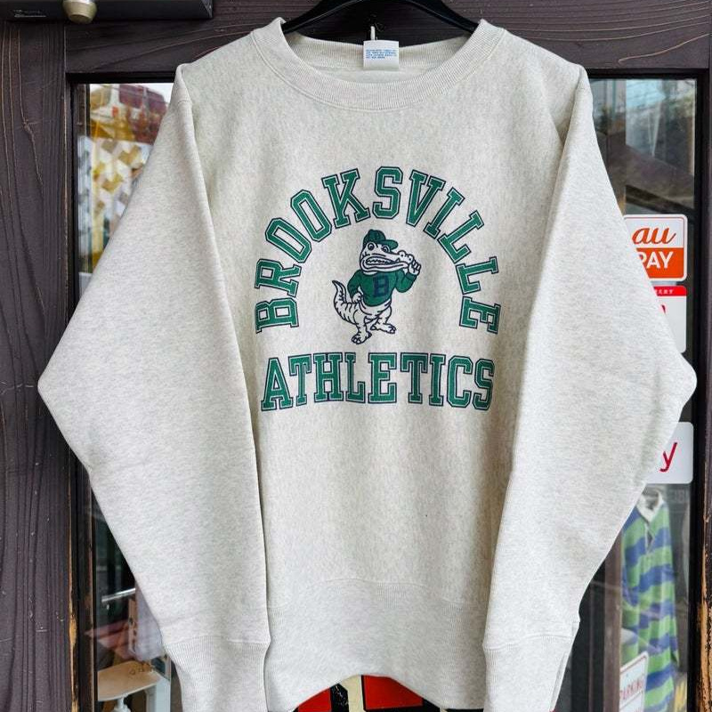 定番アメカジブランド、Champion チャンピオンの超限定リバースウィーブスウェットです。