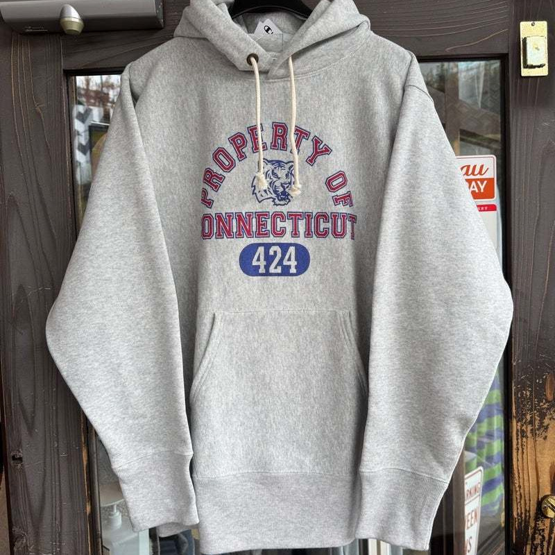 定番アメカジブランド、Champion チャンピオンの超限定リバースウィーブスウェットです。