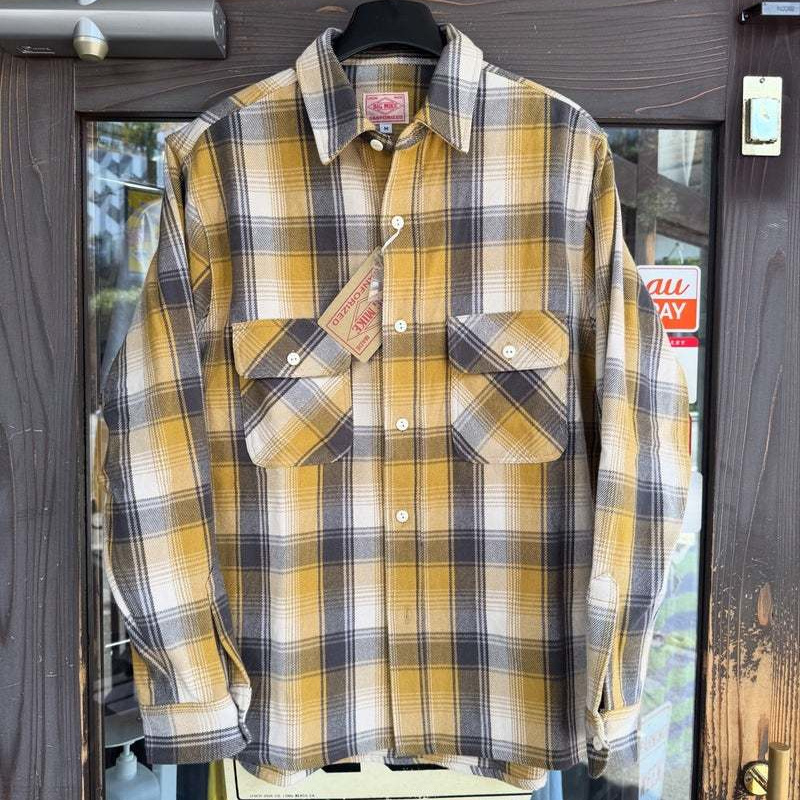 人気のネルシャツです。