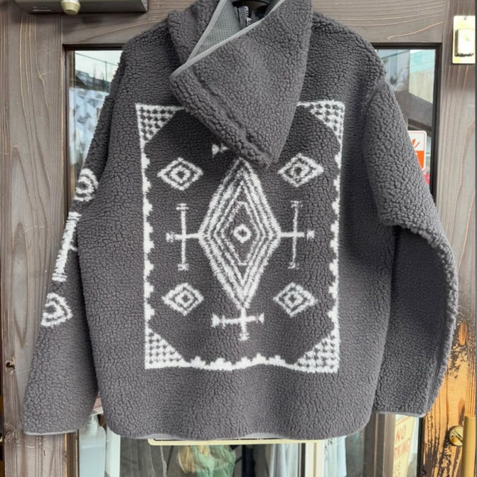 人気のモコモコジャケットです。