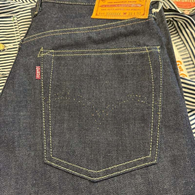 本格派アメカジ・デニムブランド、WAREHOUSE(ウェアハウス)の両Vスウェットです。