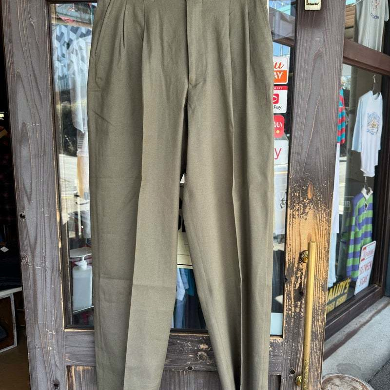 人気ブランド、DryBonesのヘンリーネックロンTです。