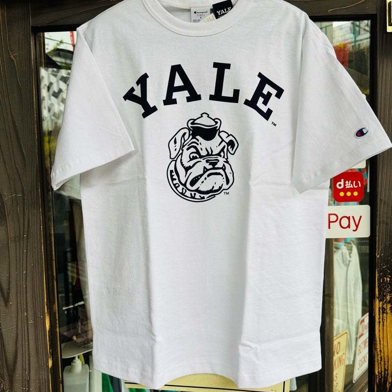 定番アメカジブランド、Champion チャンピオンの復刻版の後付けパーカです。