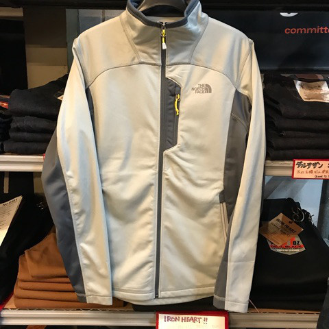 人気のノースフェイスの日本未発売のストレッチ素材のジャケットです。