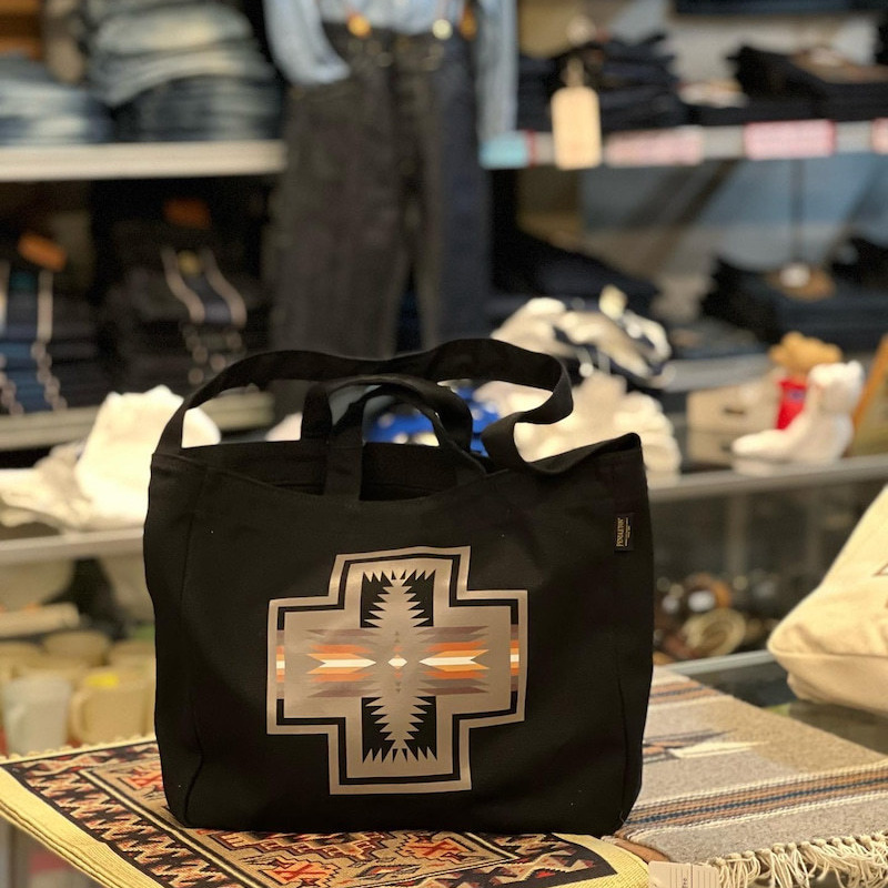 ヴィンテージ・古着・アメカジ専門店のヤード・ウェアハウスがお届けする、超人気商品ペンドルトントートバッグです。